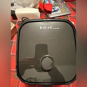 Instant Pot Vortex 4-in-1, 2-Quart Mini Air Fryer Oven